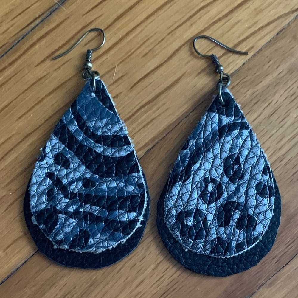 Leather earrings